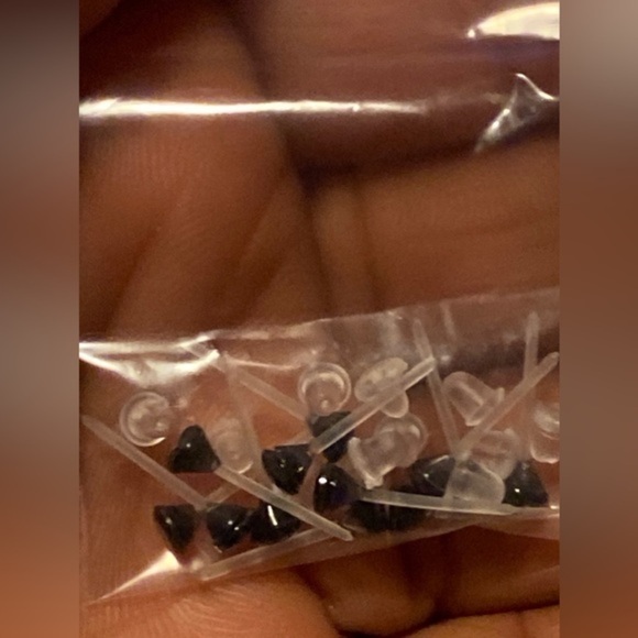 20G 1/2in Clear Plastic Black Studs Earrings - Picture 4 of 7